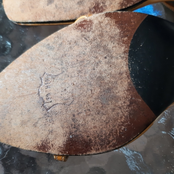 Sandals heels Stuart Weitzman golden yellow - Picture 8 of 12